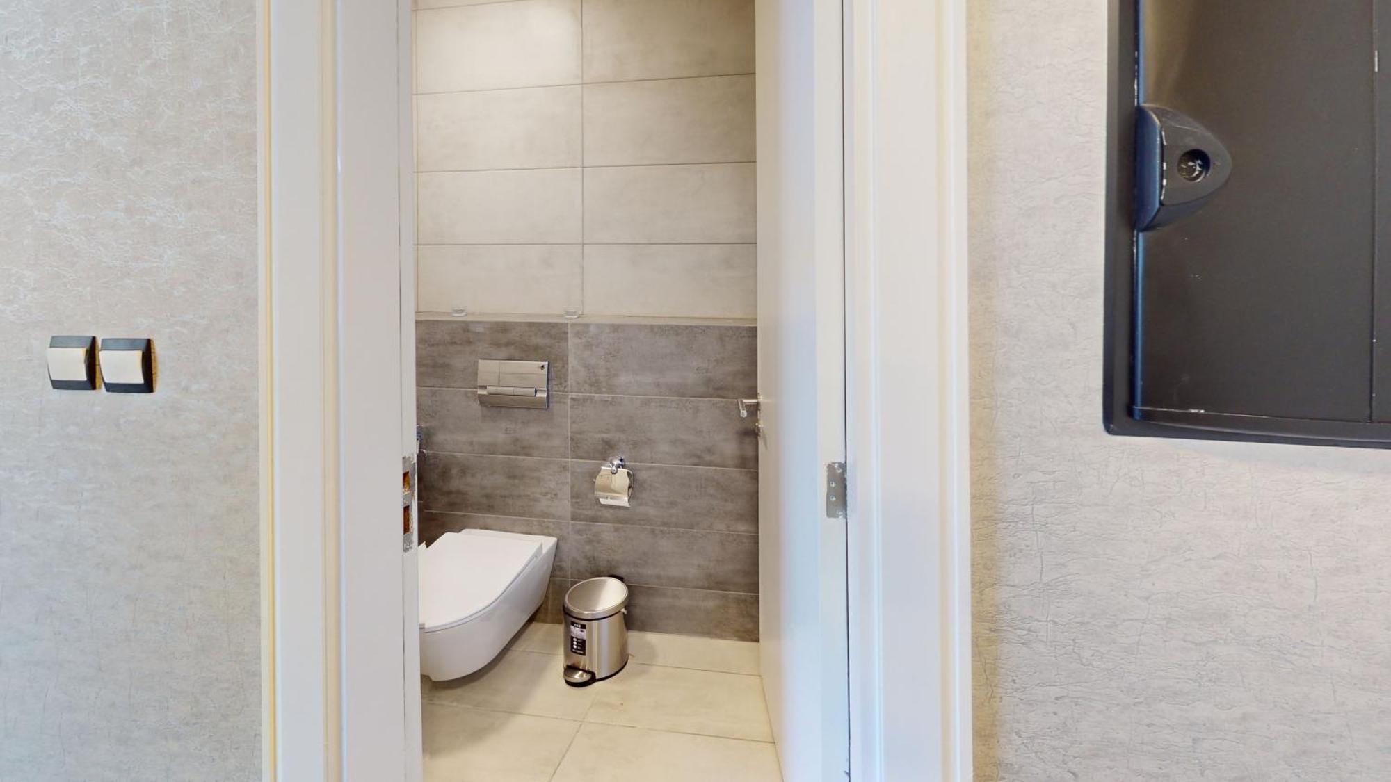 Al Fares Luxury Furnished Apartment-Damac Tower Exteriör bild