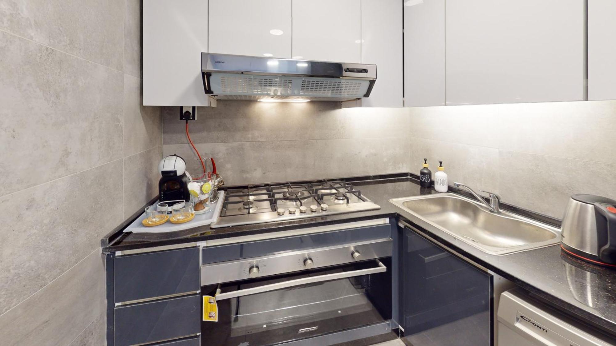 Al Fares Luxury Furnished Apartment-Damac Tower Exteriör bild